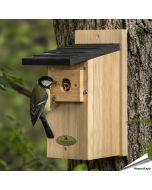 Houten nestkast met 32 mm opening voor koolmees & andere mezen ✔️ FSC-hout ✔️ Goede isolatie - Veilige broedplek voor tuinvogels ➤ Vogelhuisje.com