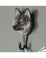 Kledinghaak - Europese wolf ✔️ Hoogwaardig hout en met de hand beschilderd ✔️ Handgemaakt, milieuvriendelijk ✔️ Maximaal draagvermogen: 10 kg ➤ Bestel op Vogelhuisje.com
