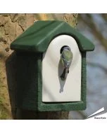 Houtbeton nestkast 28 mm ✔️ Ideaal voor pimpelmezen & kleine mezen ✔️ Duurzaam en isolerend ✔️ Met roofdierbescherming ➤ Shop nu bij Vogelhuisje.com