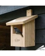 Nestkast voor de roodstaart ✔️ Onbehandeld massief hout ✔️ Geschikt voor halfholenbroeders ✔️ Weerbestendig ➤ Koop nu bij Vogelhuisje.com