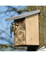 Berken nestkast met natuurlijke uitstraling ✔️ Bootst een natuurlijke boomholte na ✔️ Ideaal voor tuinvogels zoals de koolmees ➤ Ontdek bij Vogelhuisje.com