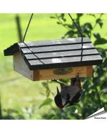 Energieblokhouder met dak ✓ Eenvoudige toegang tot voer voor behendige vogels zoals spechten, mezen, boomklevers en sijzen ✓ Stevige houtconstructie ✓ Vogelhuisje.com