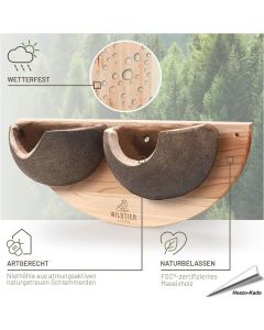 Dubbele huiszwaluw nestkast gemaakt van hout, met twee openingen