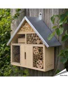 Insectenhotel met metalen dak ✔️ Voor bijen, vlinders & lieveheersbeestjes ✔️ Natuurlijke materialen ✔️ Beschermt tegen regen ➤ Vogelhuisje.com