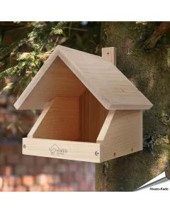 Merels in de nestkast. Nestkast halfholten voor merels in vogeltuin - Vogelhuisje.com