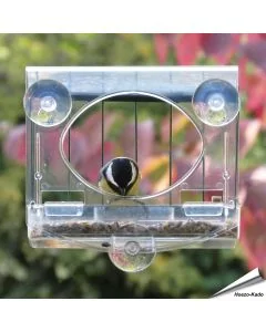 Raamvoederhuis Bolmso Birdfeeder met beschermkooi ✔️ Compleet doorzichtig, goed zicht op de vogels ✔️ Zonder gereedschap te monteren ➤ Bestel nu op Vogelhuisje.com