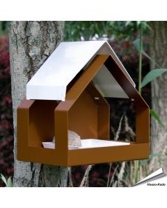 Verwen tuinvogels met The Barn wand-vogelvoederhuisje ✔️ Gemaakt van duurzaam bruin metaal, stijlvol design ✔️ Perfect cadeau ➤ Bestel bij Vogelhuisje.com