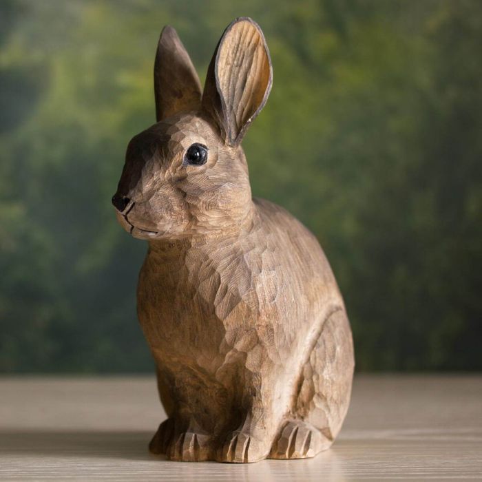Houten konijn van Wildlife Garden – een prachtige decoratie waar het hele gezin van zal genieten! ✔️ Natuurgetrouw vormgegeven en realistisch gekleurd ➤ Bestel nu eenvoudig online bij Vogelhuisje.com