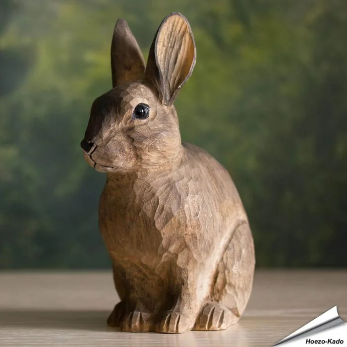 Houten konijn van Wildlife Garden – een prachtige decoratie waar het hele gezin van zal genieten! ✔️ Natuurgetrouw vormgegeven en realistisch gekleurd ➤ Bestel nu eenvoudig online bij Hoezo-Kado