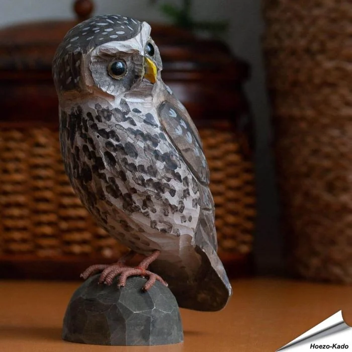 DecoBird Steenuil, houtgesneden vogel van lindenhout