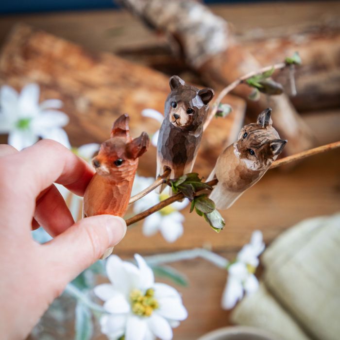 Set van 3 handgesneden houten bosdieren: beer, lynx en eekhoorn. Voor kerstboom, kamerplant en decoratieve takken. Van Wildlife Garden.