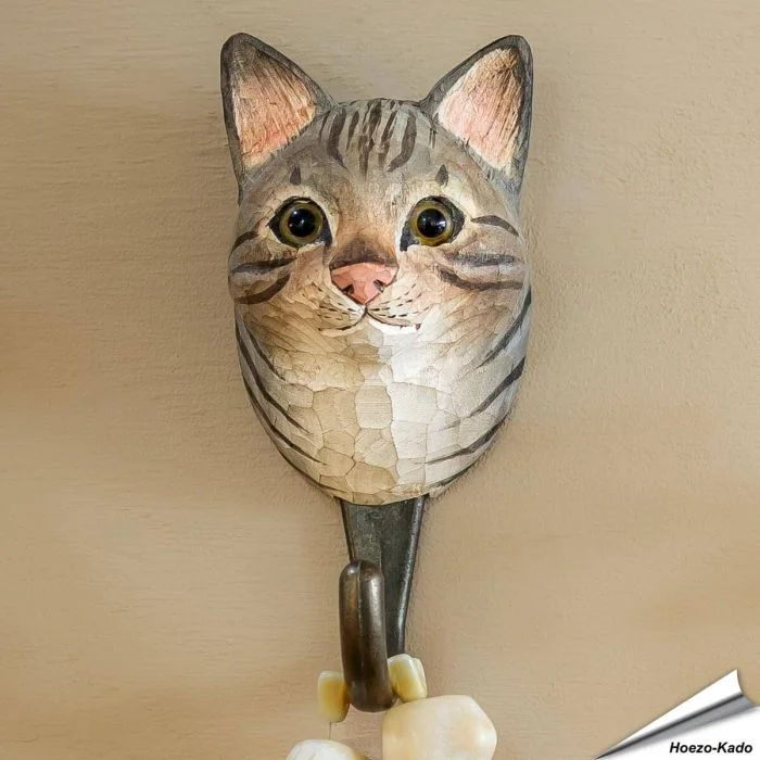 Kledinghaak van Wildlife Garden met een cyperse kat ✔️ Ambachtelijk uit hout gesneden ✔️ Origineel en decoratief cadeau ➤ Bestel nu op Vogelhuisje.com