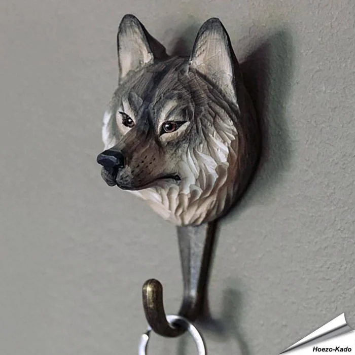 Kledinghaak - Europese wolf ✔️ Hoogwaardig hout en met de hand beschilderd ✔️ Handgemaakt, milieuvriendelijk ✔️ Maximaal draagvermogen: 10 kg ➤ Bestel op Vogelhuisje.com