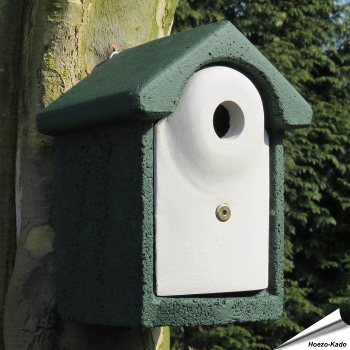 Houtbeton nestkast 28mm ✔️ Ideaal voor koolmezen & kleine mezen ✔️ Duurzaam en isolerend ✔️ Met roofdierbescherming ➤ Shop nu bij Vogelhuisje.com