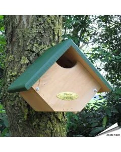Nestkast voor roodborst en winterkoning ✔️ Aanbevolen van Vogelbescherming NL ✔️ Halfopen constructie ✔️ FSC-gecertificeerd hout ✔️ Koop op Vogelhuisje.com