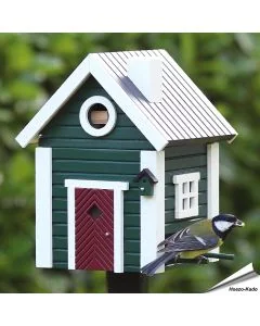 Multiholk Stugan (groen) van Wildlife Garden ✔️ Nestkast en voederhuis in 1 ✔️ Voor kleine tuinvogels ✔️ Geïnspireerd op Scandinavische architectuur ➤ Koop online op Vogelhuisje.com