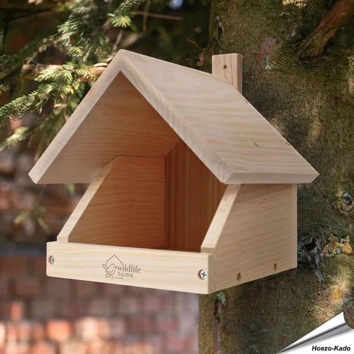 Merels in de nestkast. Nestkast halfholten voor merels in vogeltuin - Vogelhuisje.com