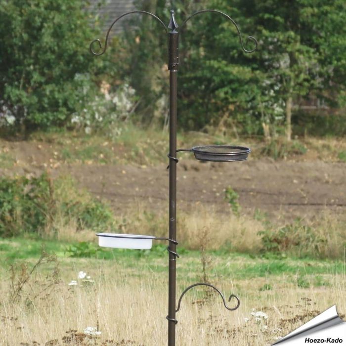 Vogelvoederstation kopen? ✔️ Stevig, stijlvol en weerbestendig ✔️ Inclusief voerschalen en haken ✔️ Perfect voor tuinvogels - Vogelhuisje.com!