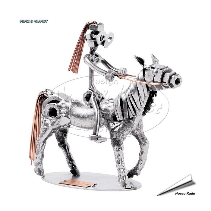 Hinz en Kunst sculptuur - Meisje op pony