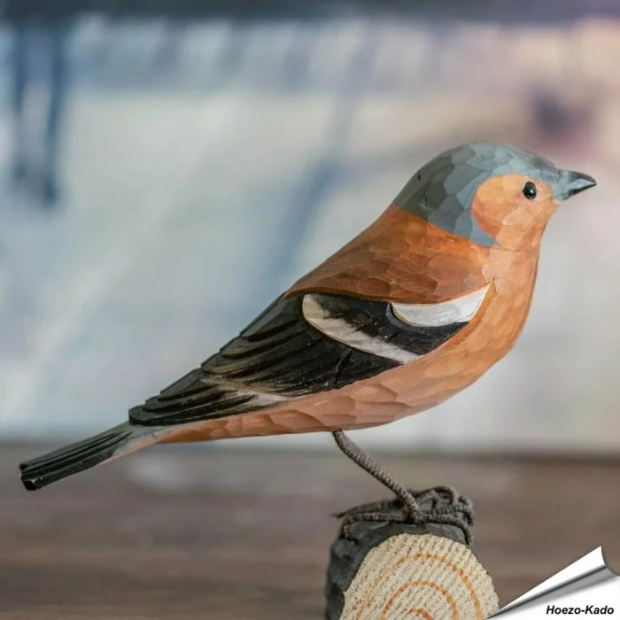 DecoBird - Boekvink | Houtgesneden vogel | lindenhout