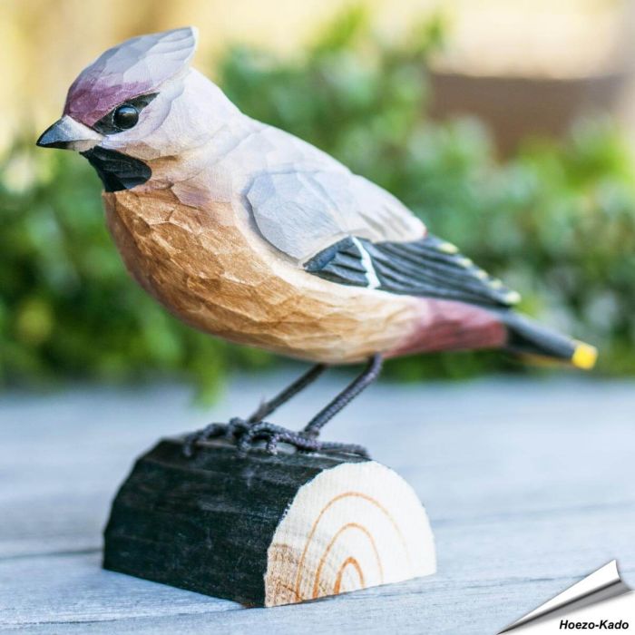 DecoBird - Pestvogel | Houtgesneden vogel | lindenhout