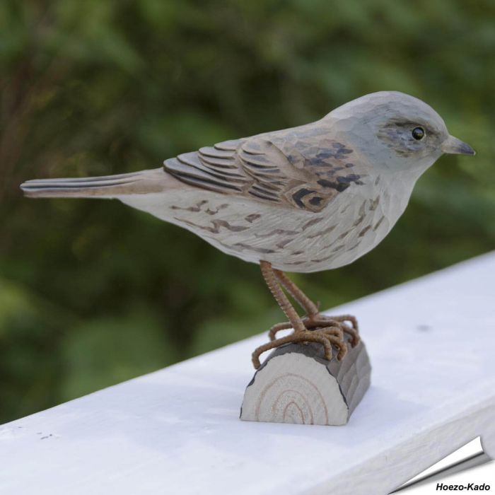 DecoBird - Heggenmus | Houtgesneden vogel | lindenhout