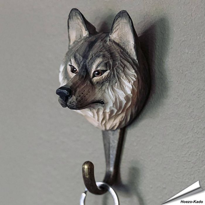 Kledinghaak - Europese wolf ✔️ Hoogwaardig hout en met de hand beschilderd ✔️ Handgemaakt, milieuvriendelijk ✔️ Maximaal draagvermogen: 10 kg ➤ Bestel op Vogelhuisje.com