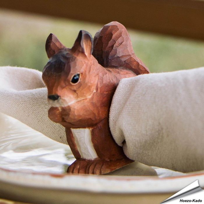 Houtgesneden servetring - Eekhoorn ✔️ Breng de natuur naar je tafel ✔️ Gemaakt van duurzaam hout ✔️ Beschilderd met milieuvriendelijke verf ✔️ Bestel nu op Vogelhuisje.com