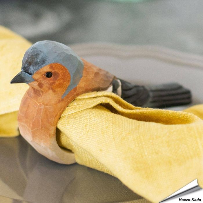 Houtgesneden servetring - Vink ✔️ Breng de natuur naar je tafel ✔️ Gemaakt van duurzaam hout ✔️ Beschilderd met milieuvriendelijke verf ✔️ Bestel nu op Vogelhuisje.com