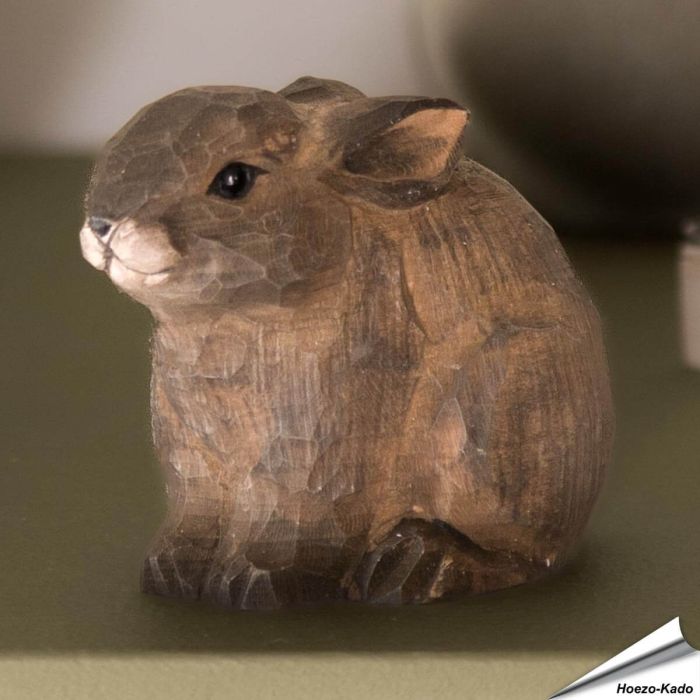 Houten konijntje van Wildlife Garden – een prachtige decoratie waar het hele gezin van zal genieten! ✔️ Natuurgetrouw vormgegeven en realistisch gekleurd ➤ Bestel nu eenvoudig online bij Vogelhuisje.com